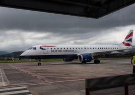 Uno de los vuelos de British Airways tras aterrizar en el aeropuerto de Hondarribia.