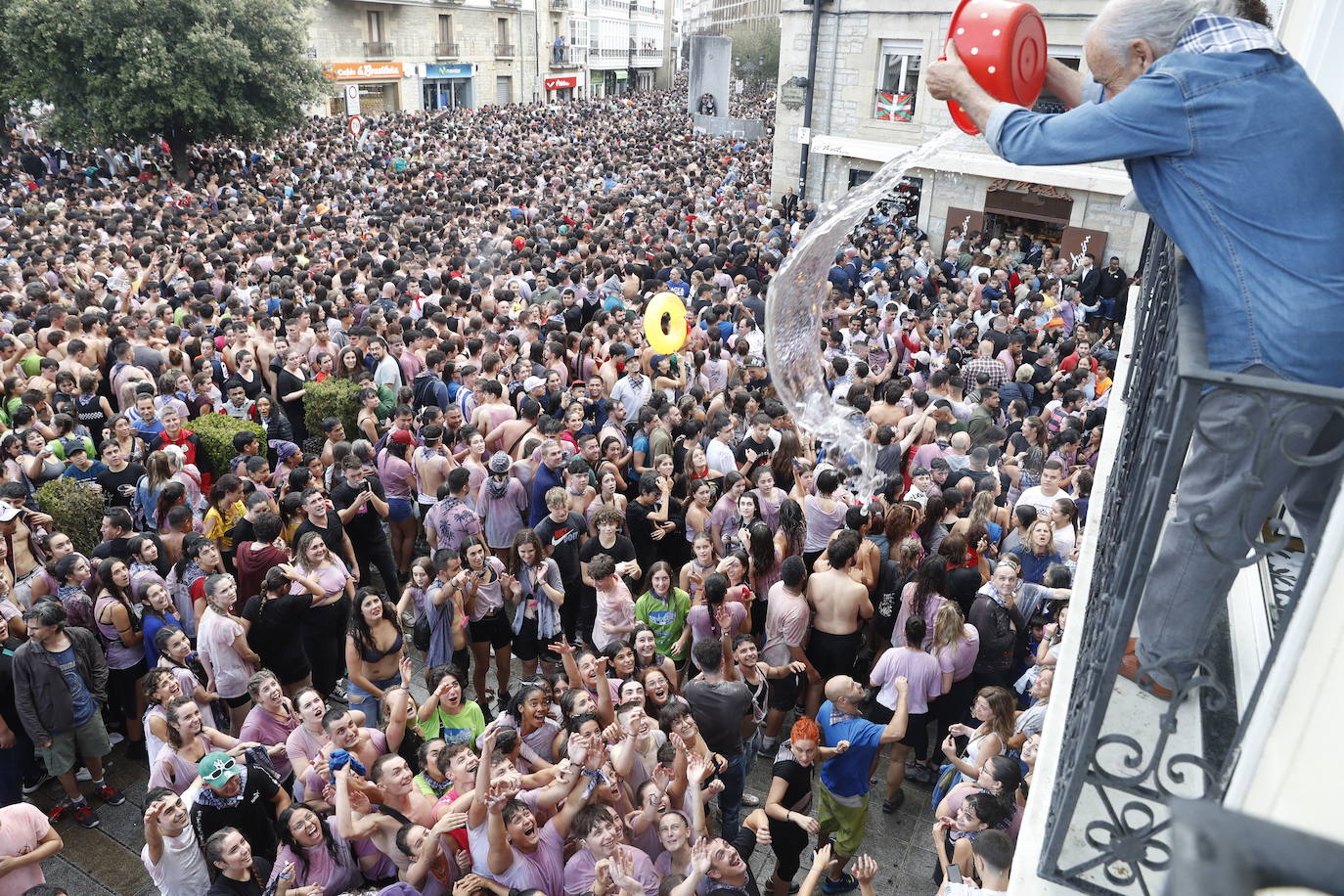 ¡Estalla la fiesta en Vitoria!