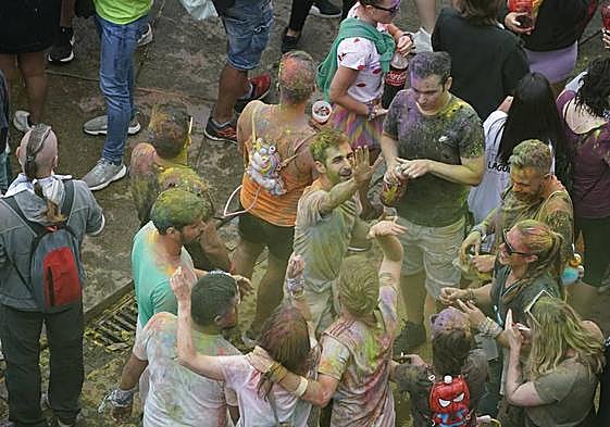 La bajada de Celedón desata la fiesta en Gasteiz