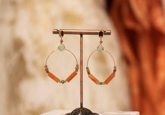 Pendientes en tonalidades naranjas