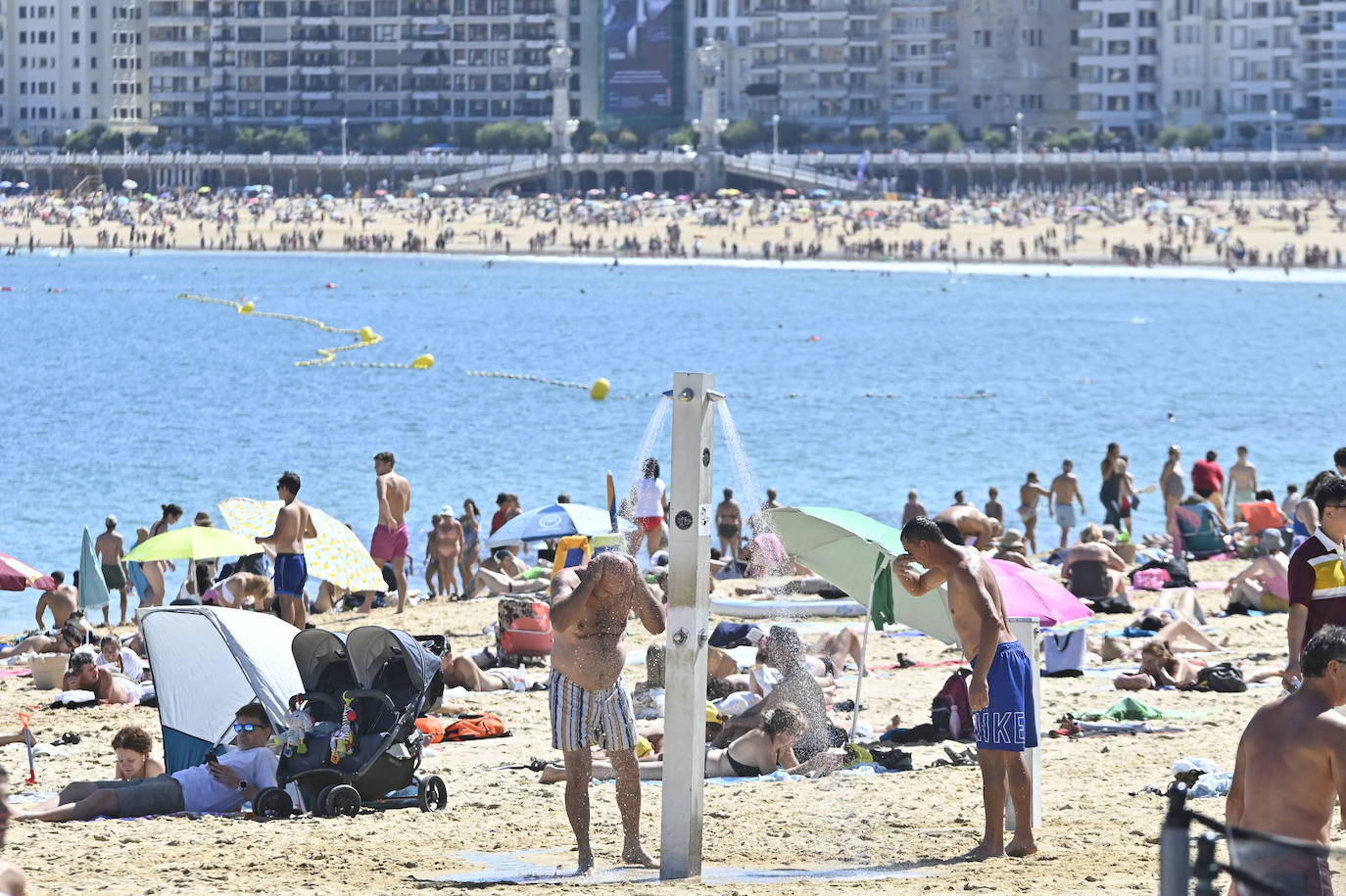 Jornada soleada en las playas guipuzcoanas