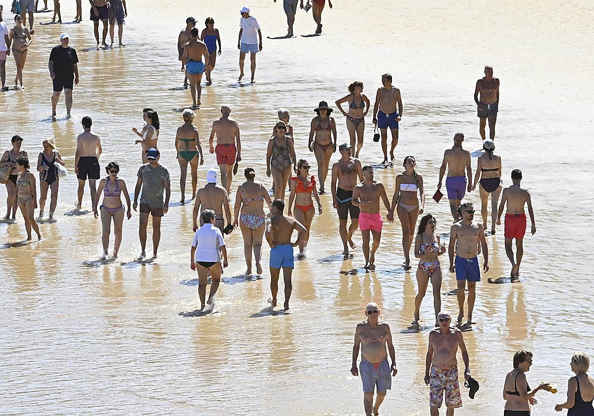 Jornada soleada en las playas guipuzcoanas