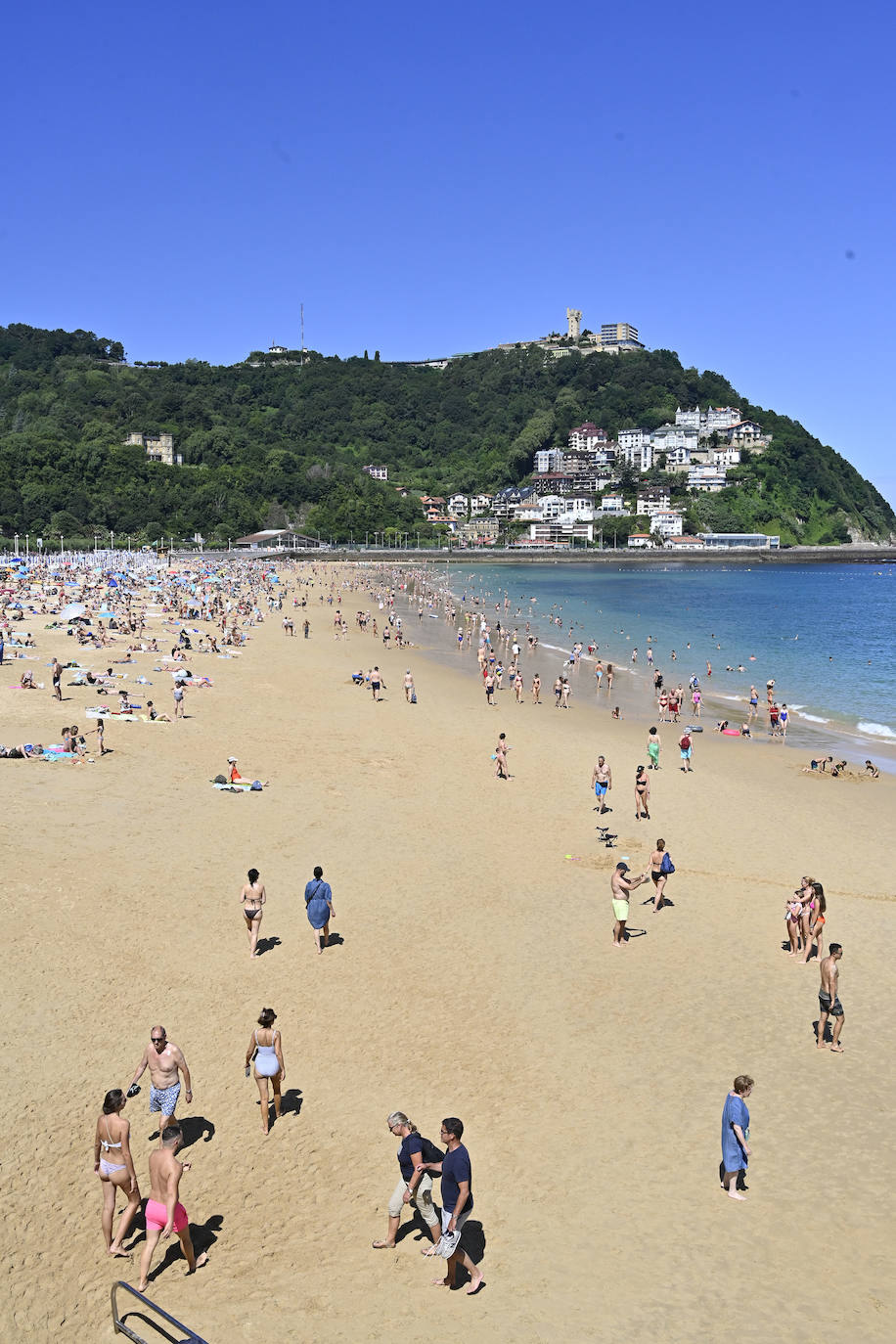 Jornada soleada en las playas guipuzcoanas