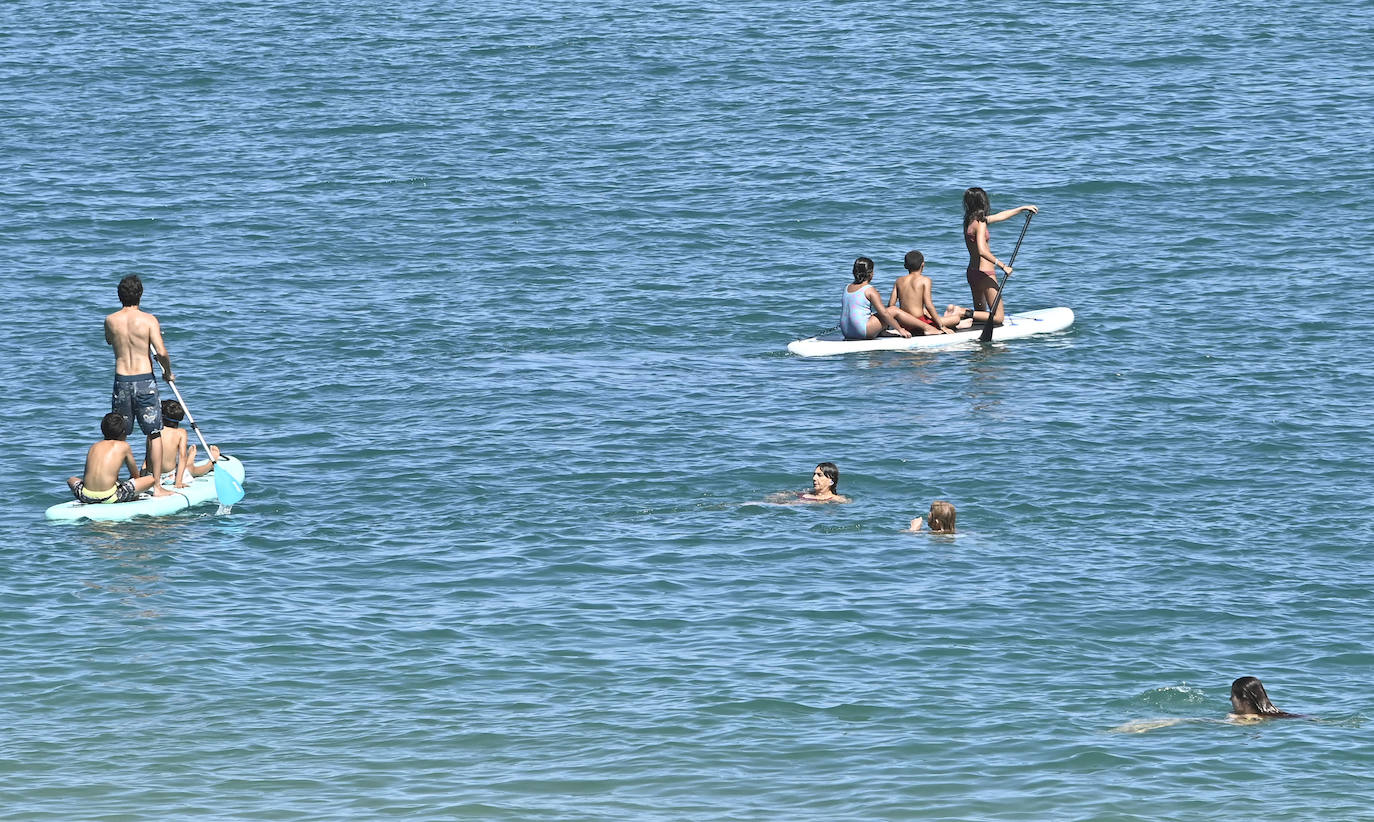 Jornada soleada en las playas guipuzcoanas
