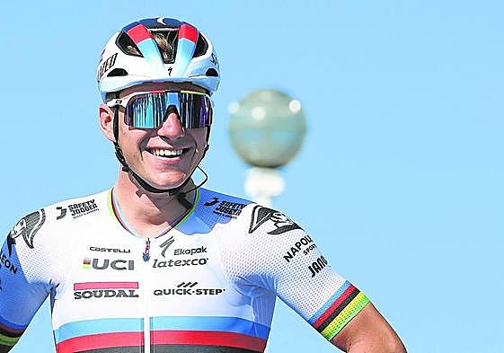 Evenepoel pone hoy en juego su elástica de campeón del mndo.