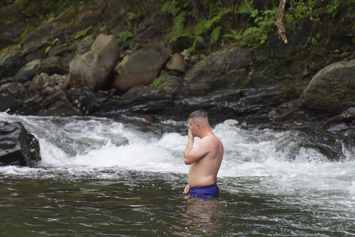 Los chapuzones y la sombra, los mejores aliados para evitar el sofoco