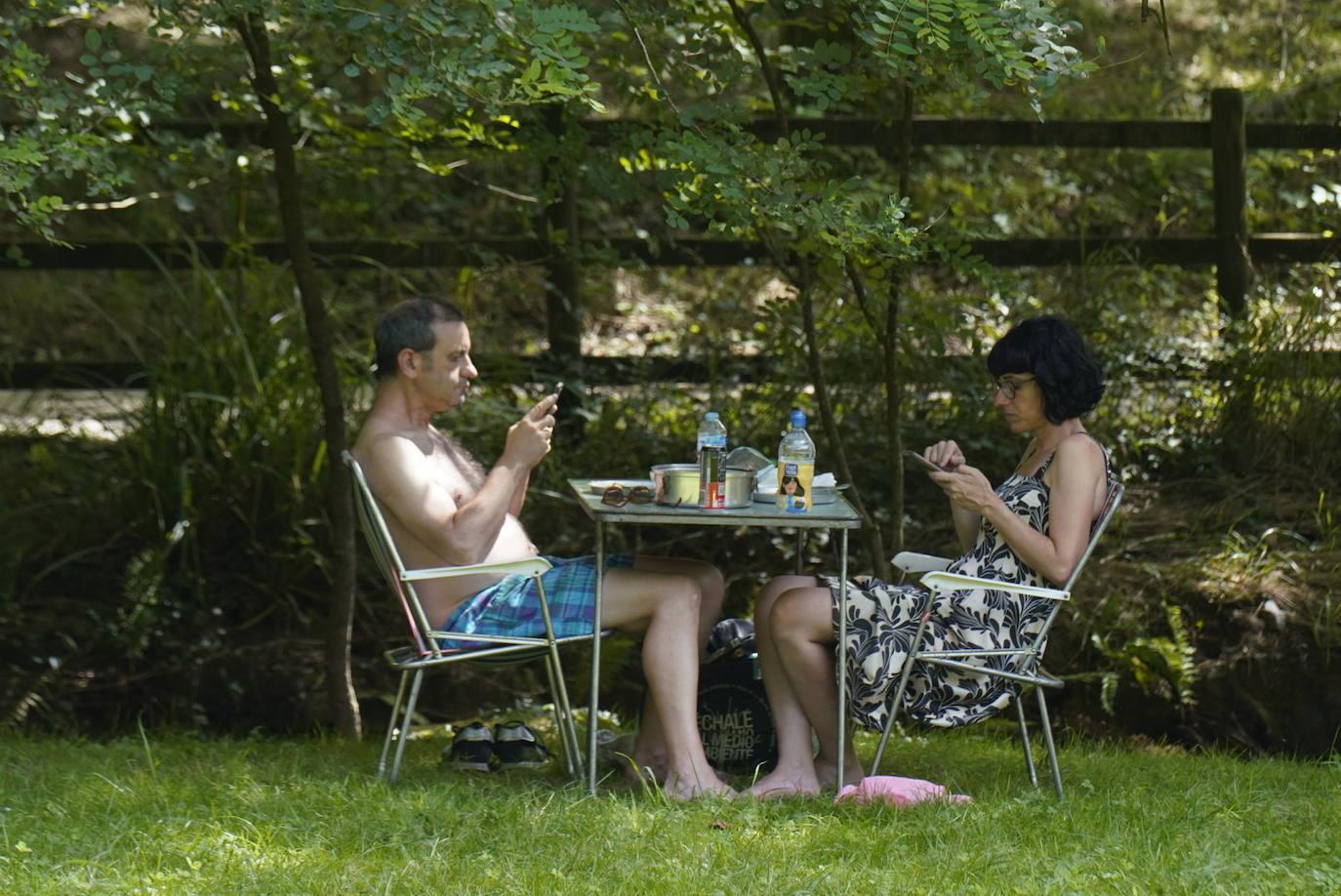 Los chapuzones y la sombra, los mejores aliados para evitar el sofoco