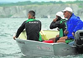 José Luis Korta, en la zodiac de Kaiku durante una regata de la Liga San Miguel.