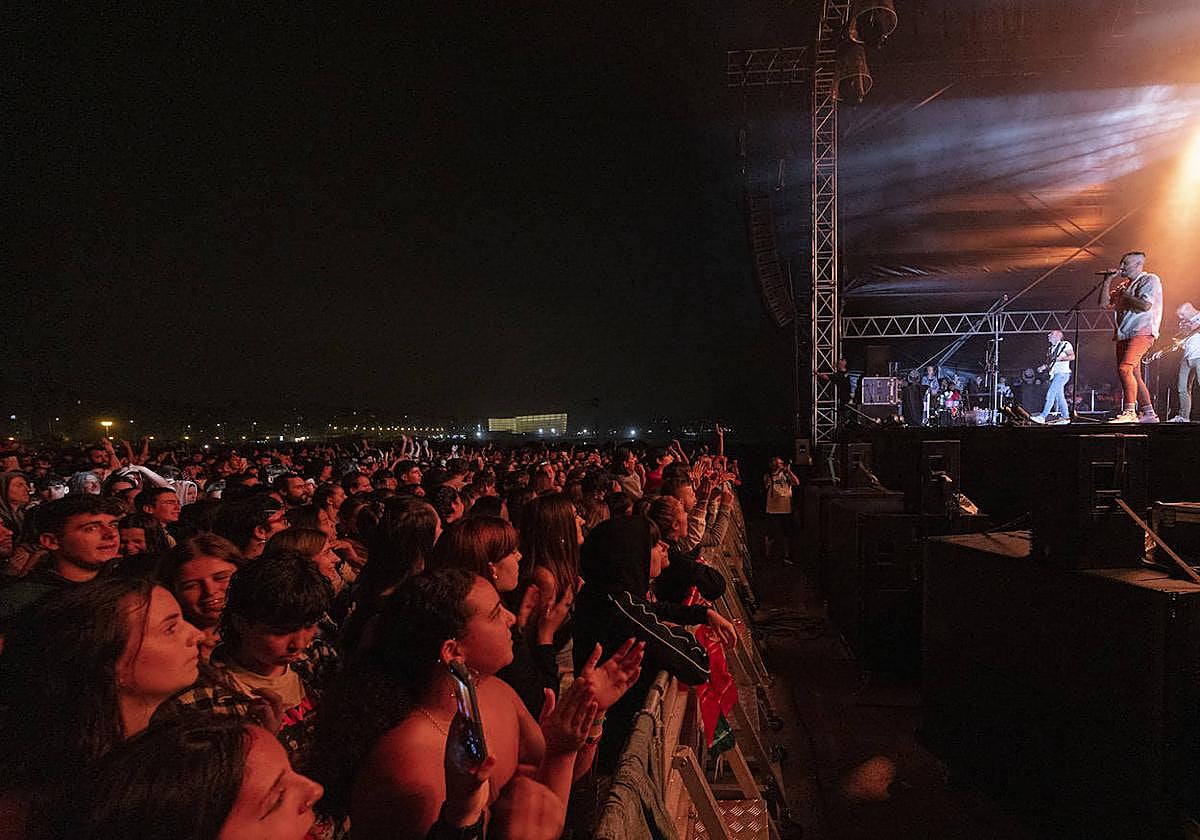 Fiesta disfrutona con E.T.S. en Sagüés