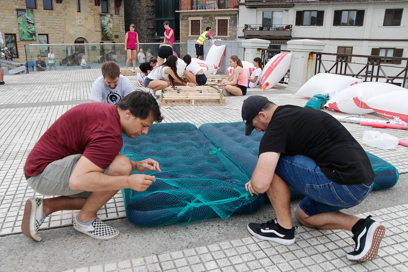 Los piratas ultiman su abordaje