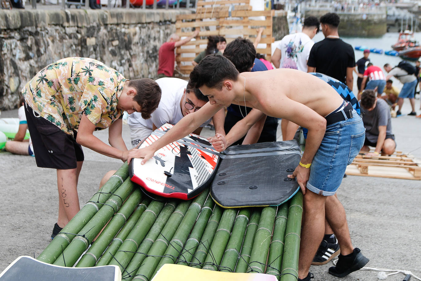 Los piratas ultiman su abordaje