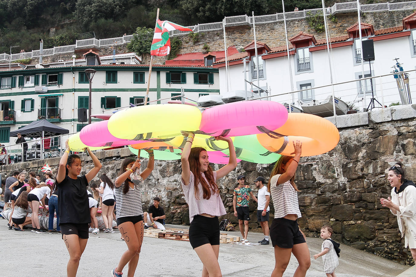 Los piratas ultiman su abordaje