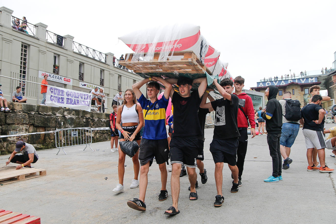 Los piratas ultiman su abordaje