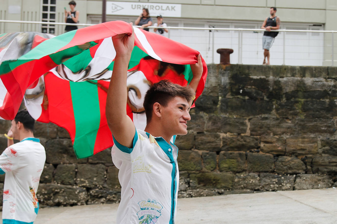 Los piratas ultiman su abordaje