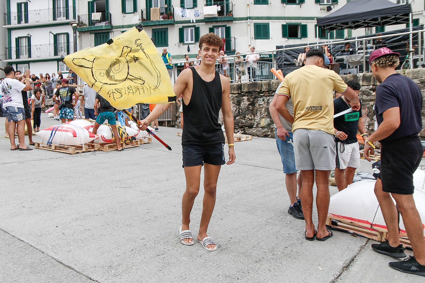 Los piratas ultiman su abordaje