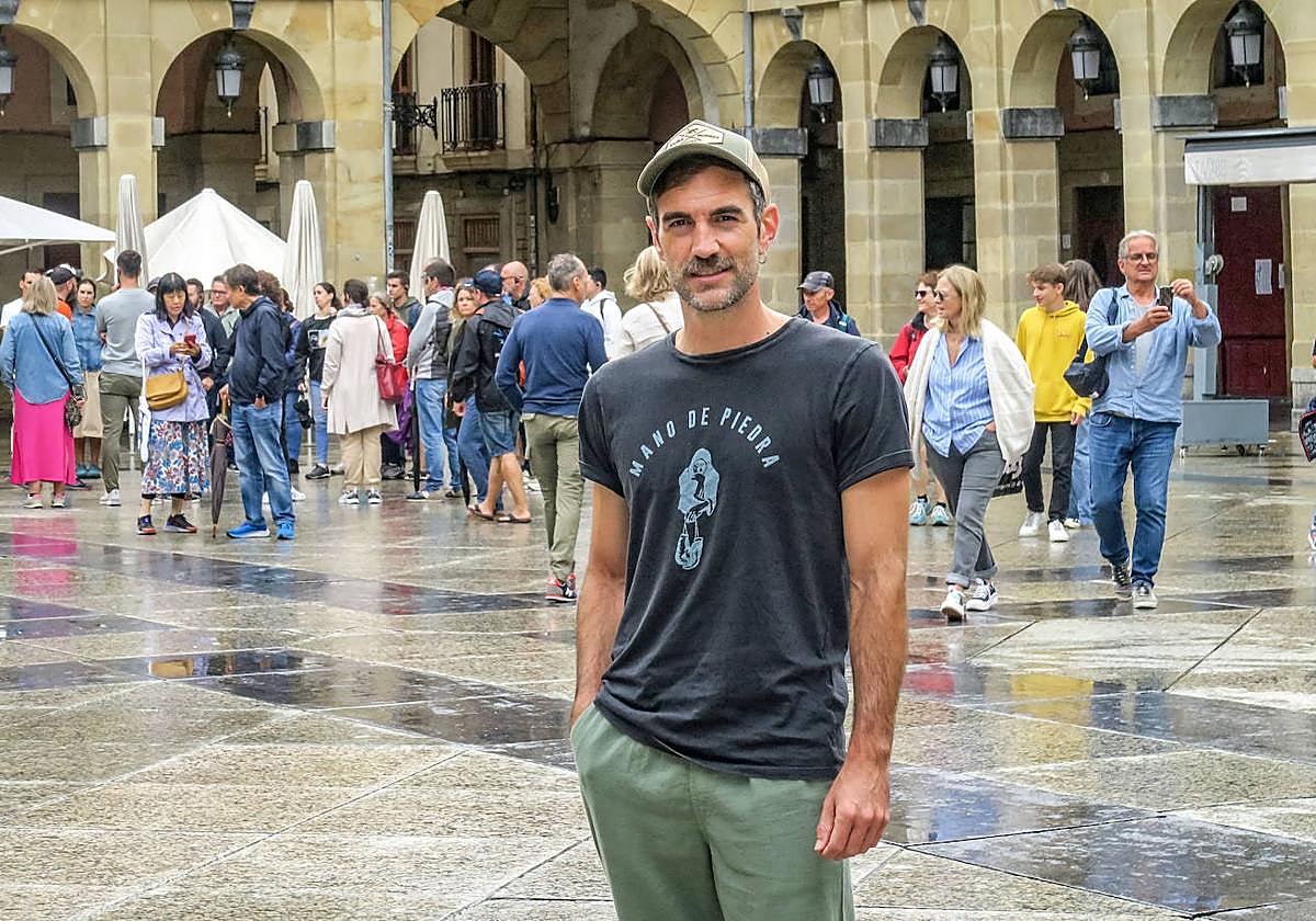 Jon Plazaola es un amante de la Parte Vieja y de sus calles. Los planes más «estratosféricos» los recuerda ahí.