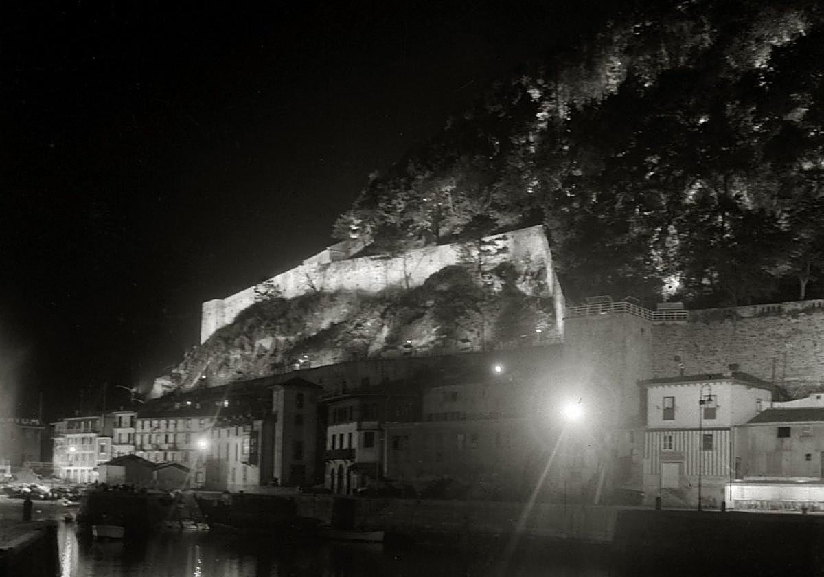 La zona de la Batería de las Damas, iluminada.