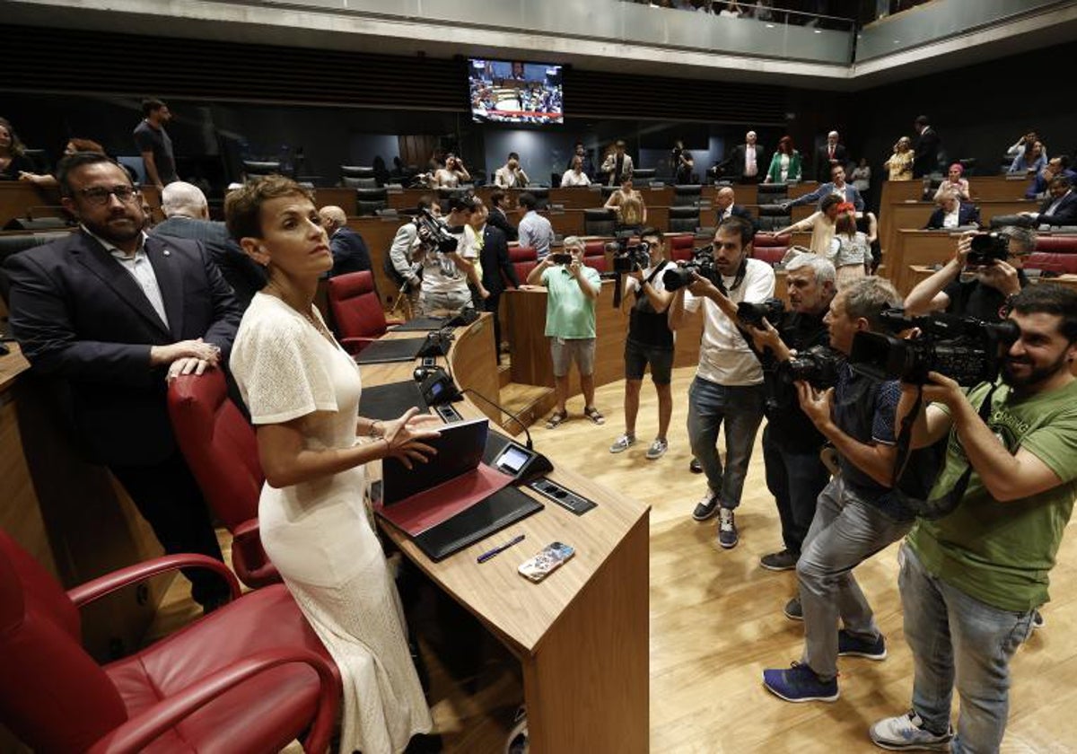 La socialista María Chivite este lunes en el Parlamento de Navarra.