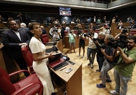La socialista María Chivite este lunes en el Parlamento de Navarra.