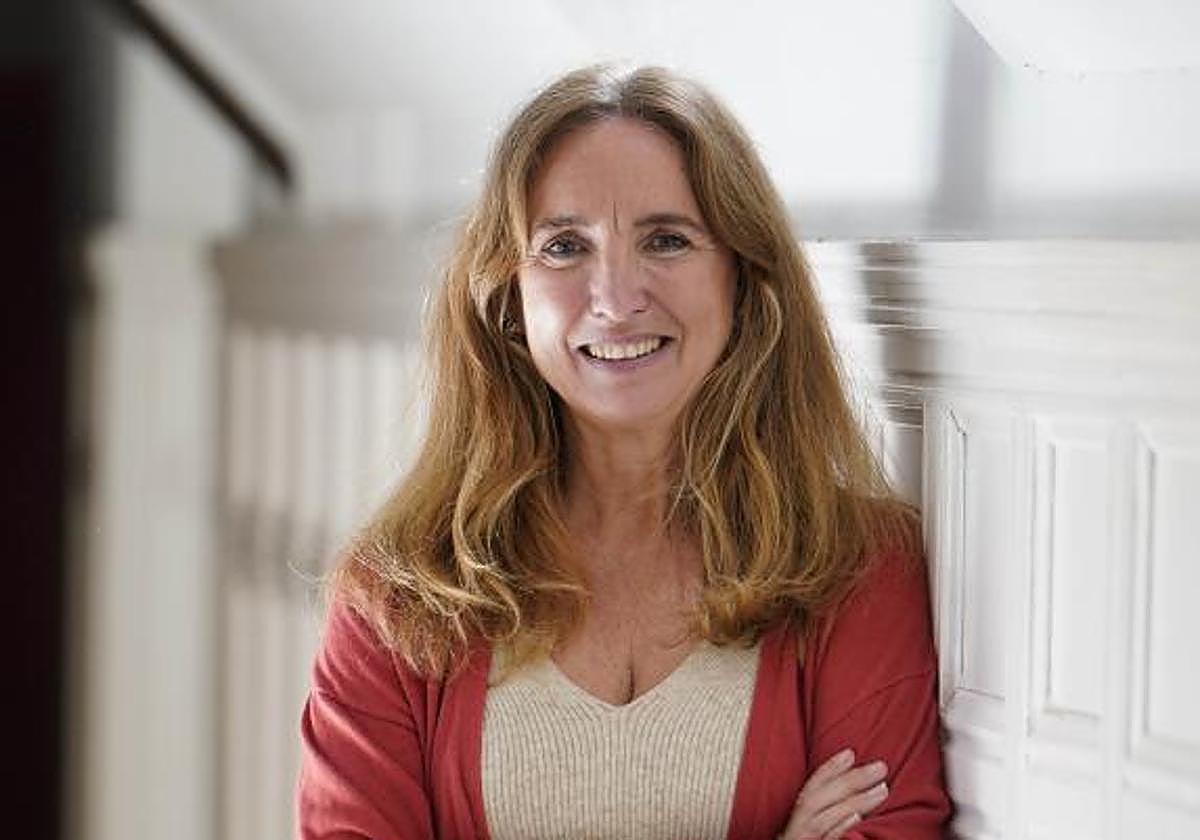 Estefanía Ocáriz posa en el Palacio de Miramar tras impartir una ponencia sobre delincuencia juvenil.