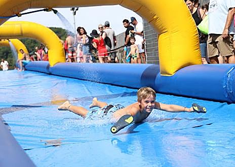 Imagen secundaria 1 - «El tobogán debería estar todos los días»