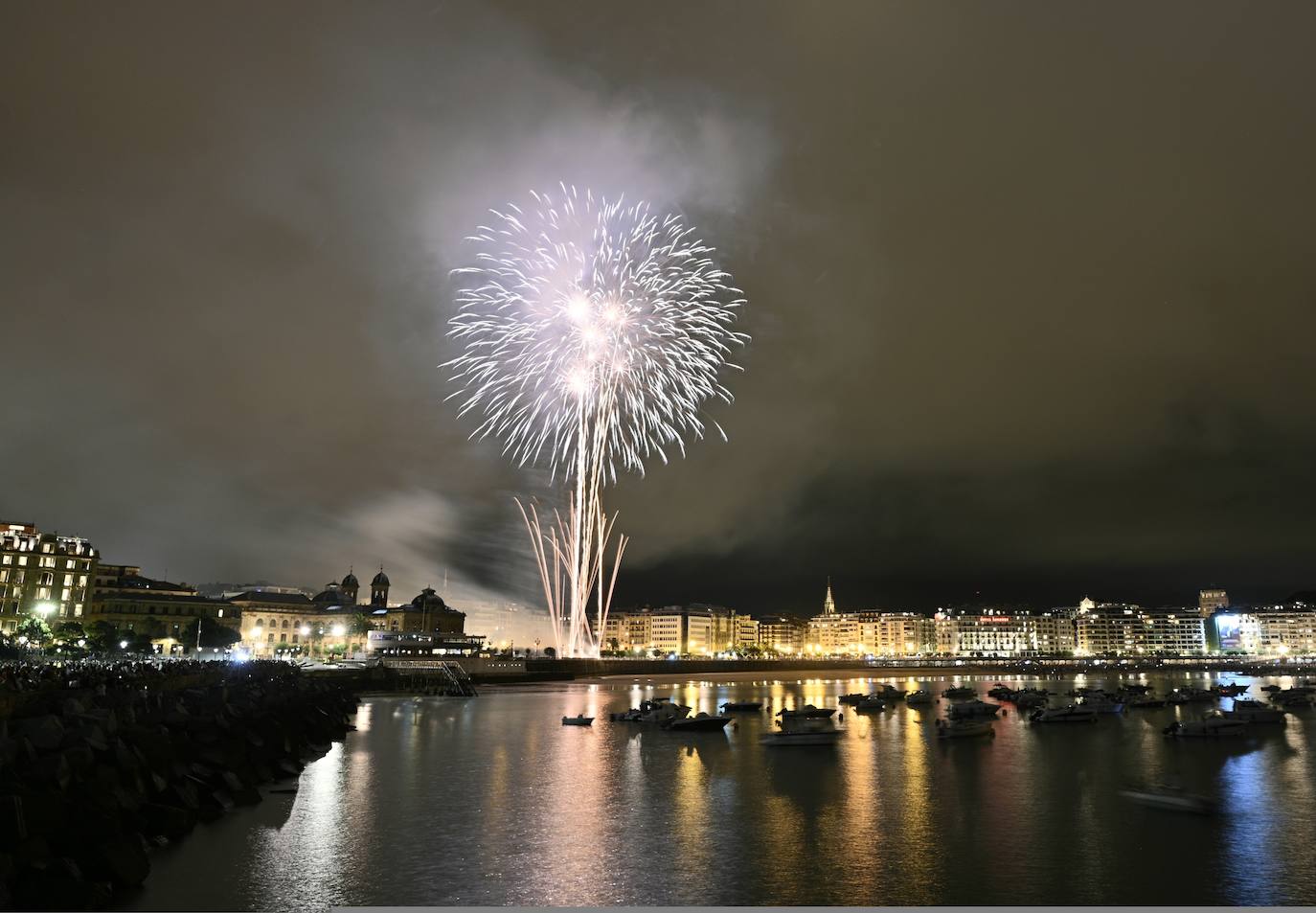 Un momento de la colección de Pirotecnia Xaraiva en el Concurso de Fuegos Artificiales de la Semana Grande de San Sebastián 2023.