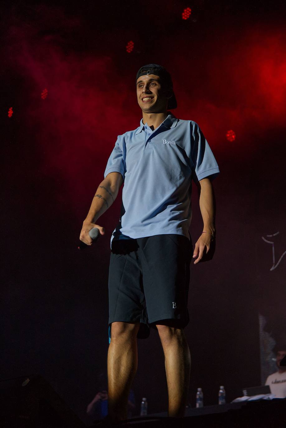 Tinez triunfa en casa