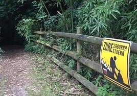 Uno de los carteles colocados en el valle de Leitzaran.