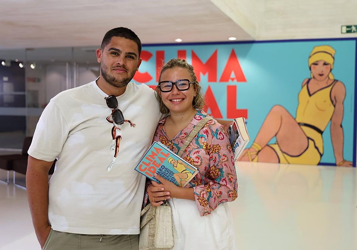 Avogadro y su pareja posan en uno de los pasillos de San Telmo.