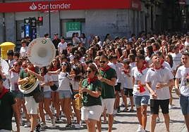 Fiesta en las calles de Elgoibar.