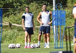 Zakharyan y Merino, novedades de la convocatoria, en el entrenamiento de este jueves en Zubieta.