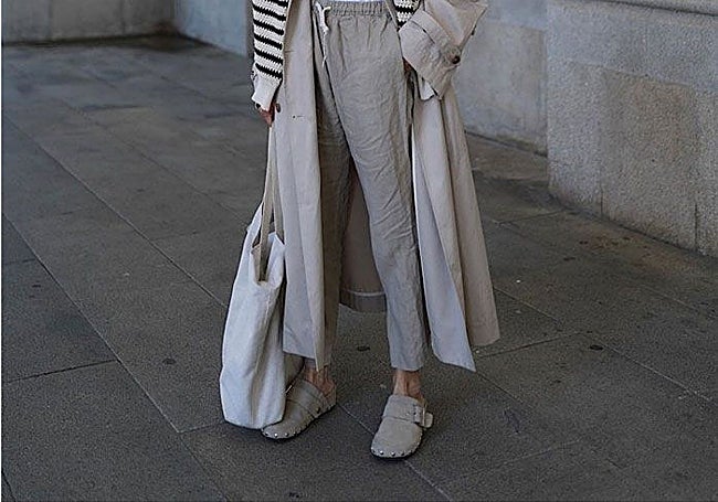 Zuecos en color topo