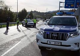 Control de la Ertzaintza en Zarautz en una foto de archivo.