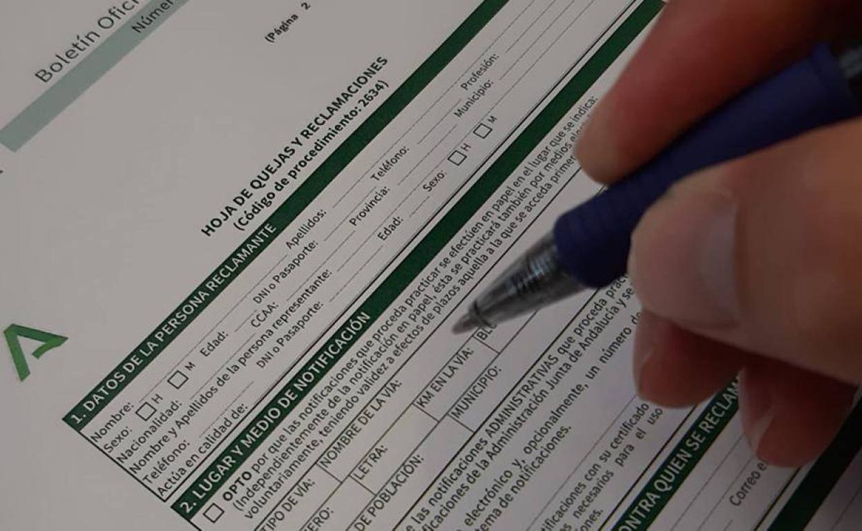 Erreklamazio orriak paperean edukitzea derrigorrezkoa da