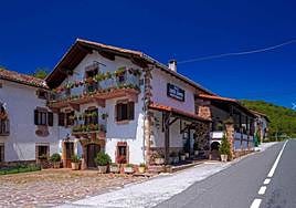 El panorama en la Venta de Juan Simón es el de una sencilla casa de comidas alojada en un inmueble señorial.
