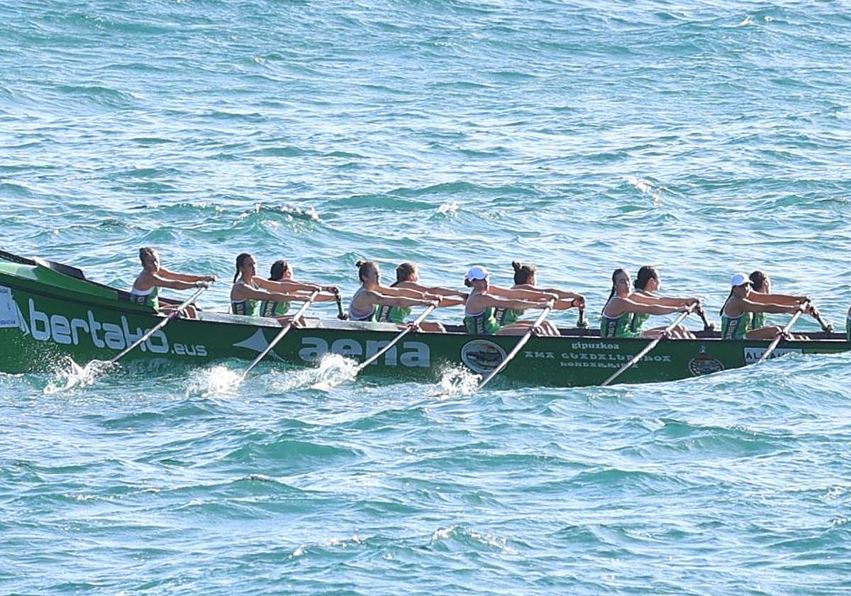 Hondarribia se amoldó bien a las condiciones del mar el miércoles.
