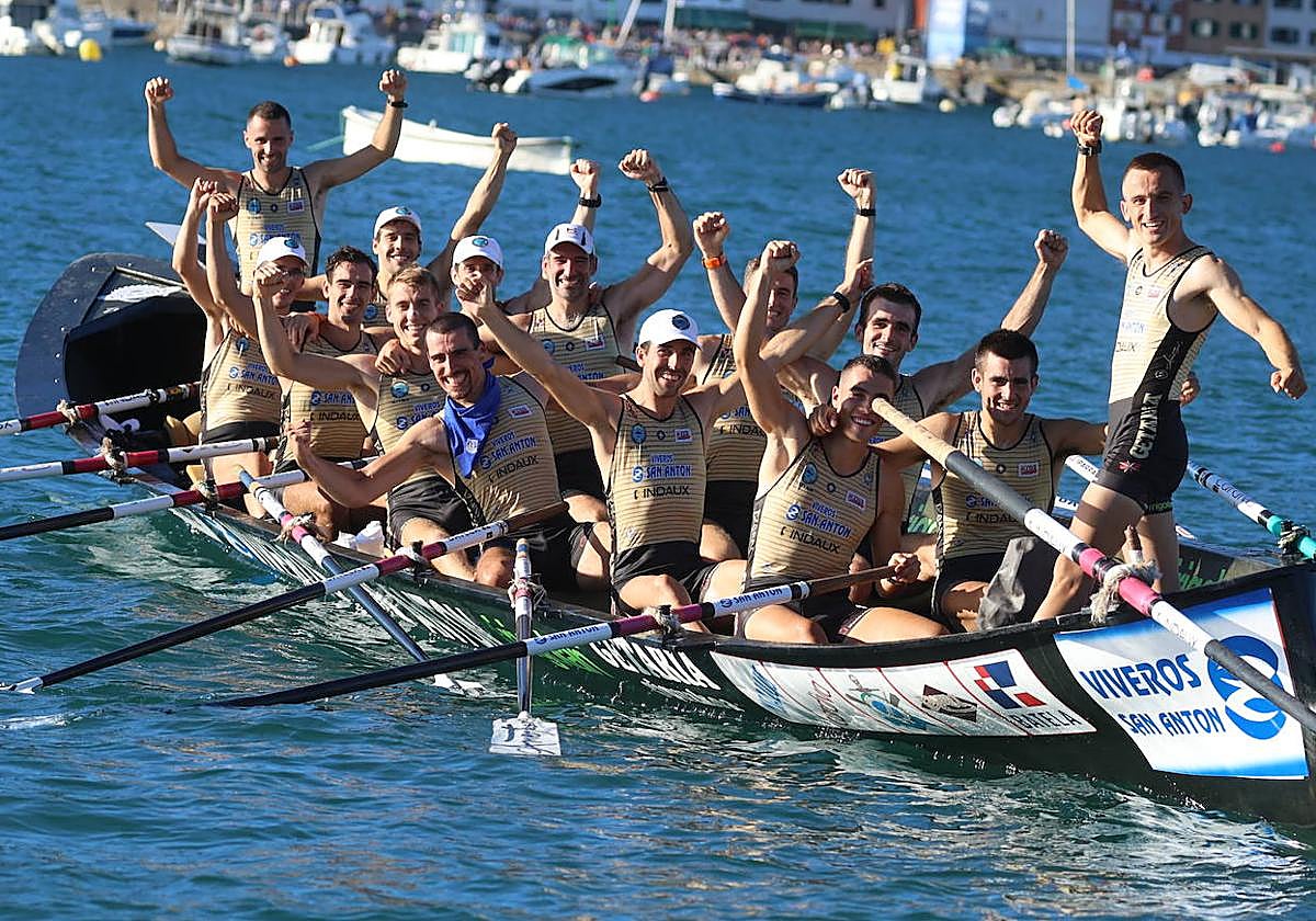 Getaria celebra la clasificación para La Bandera de La Concha lograda este jueves.
