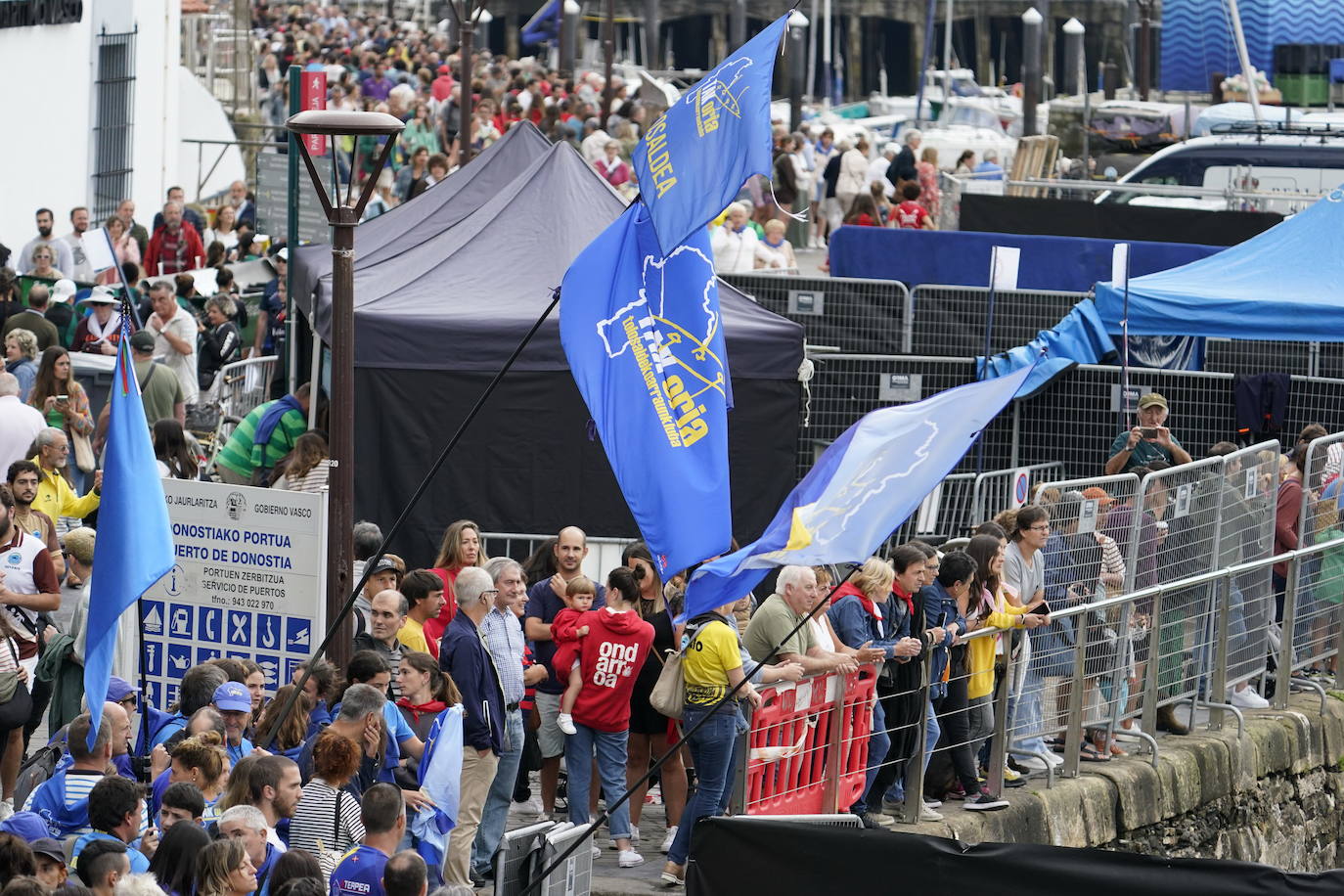 Gran ambiente en Donostia en la primera jornada de la Bandera de La Concha