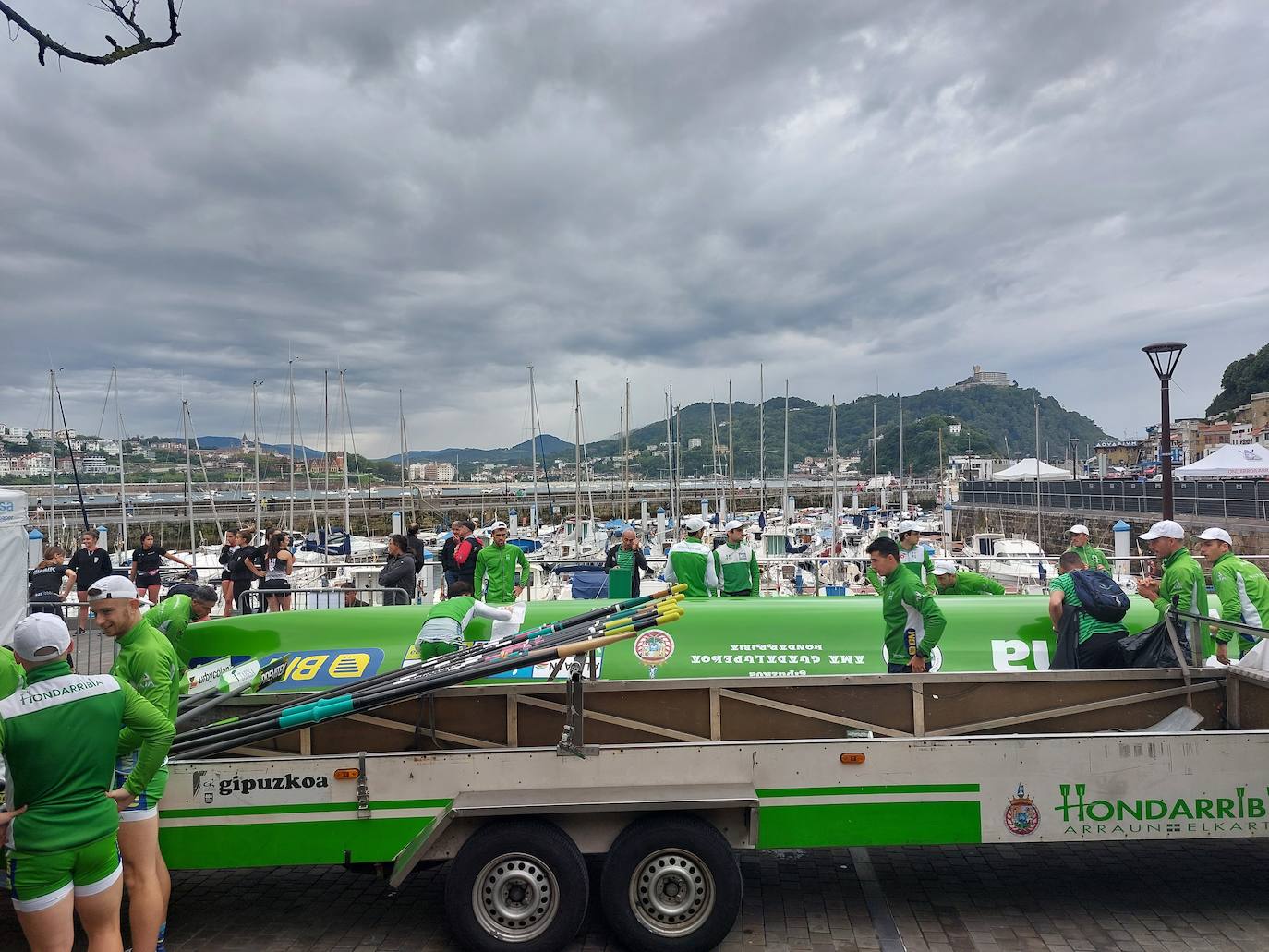 Gran ambiente en Donostia en la primera jornada de la Bandera de La Concha