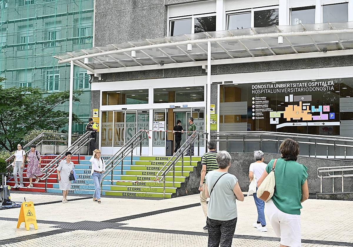 La entrada del Hospital Universitario de Donostia.