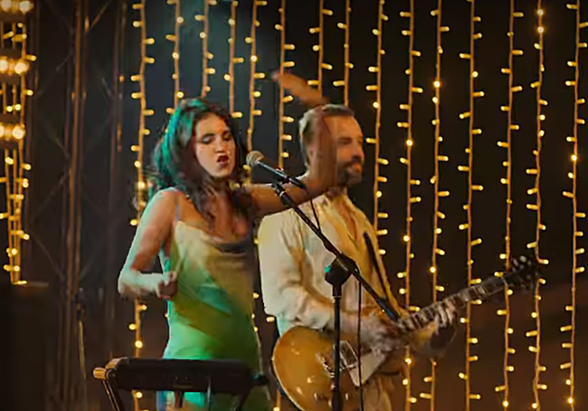 Izaro e Iker Lauroba en una de las escenas.