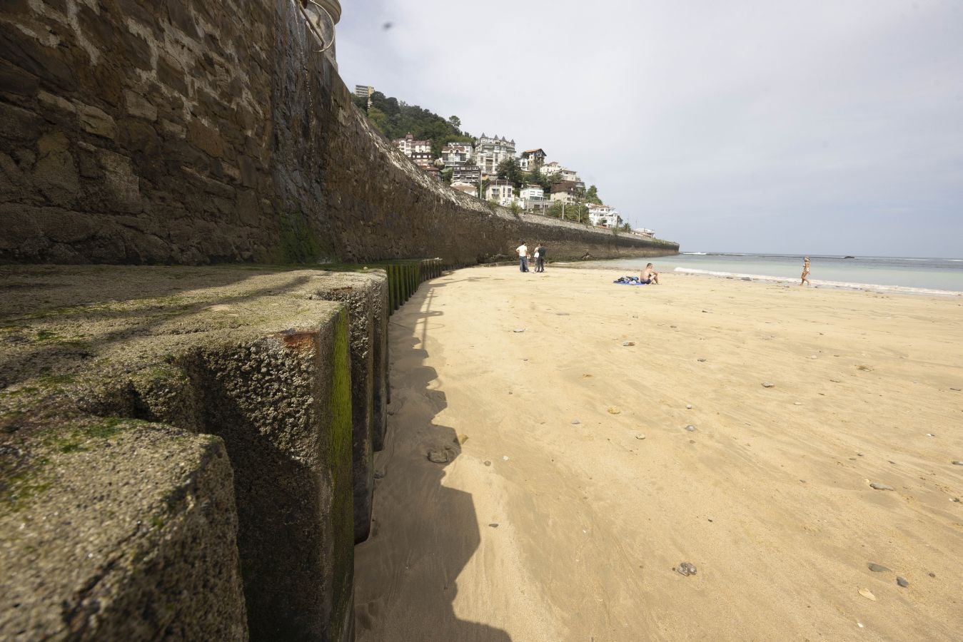 Una grieta de 18 metros amenaza el muro del Tenis