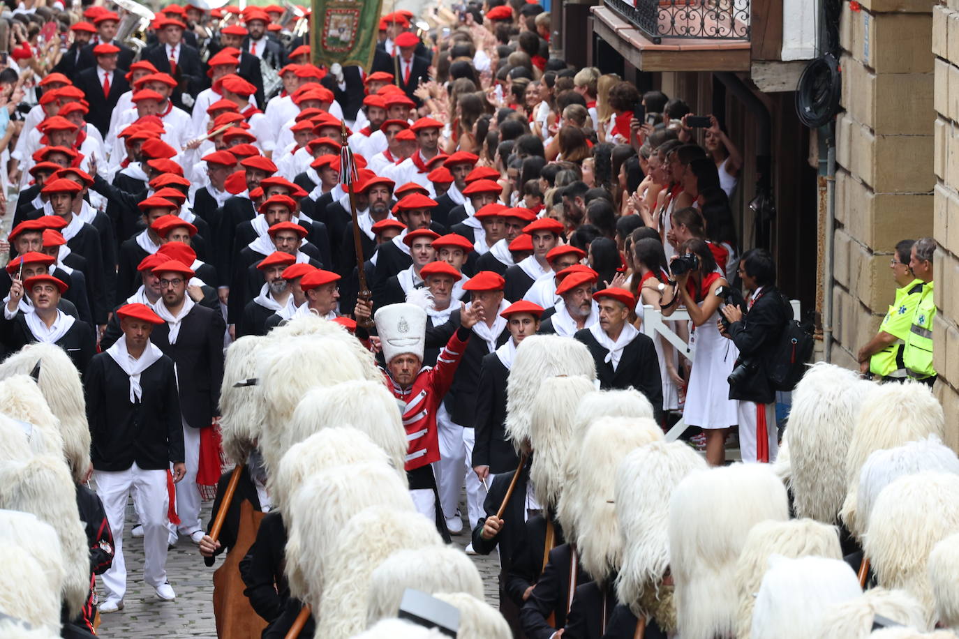 El Alarde de Hondarribia recorre las calles