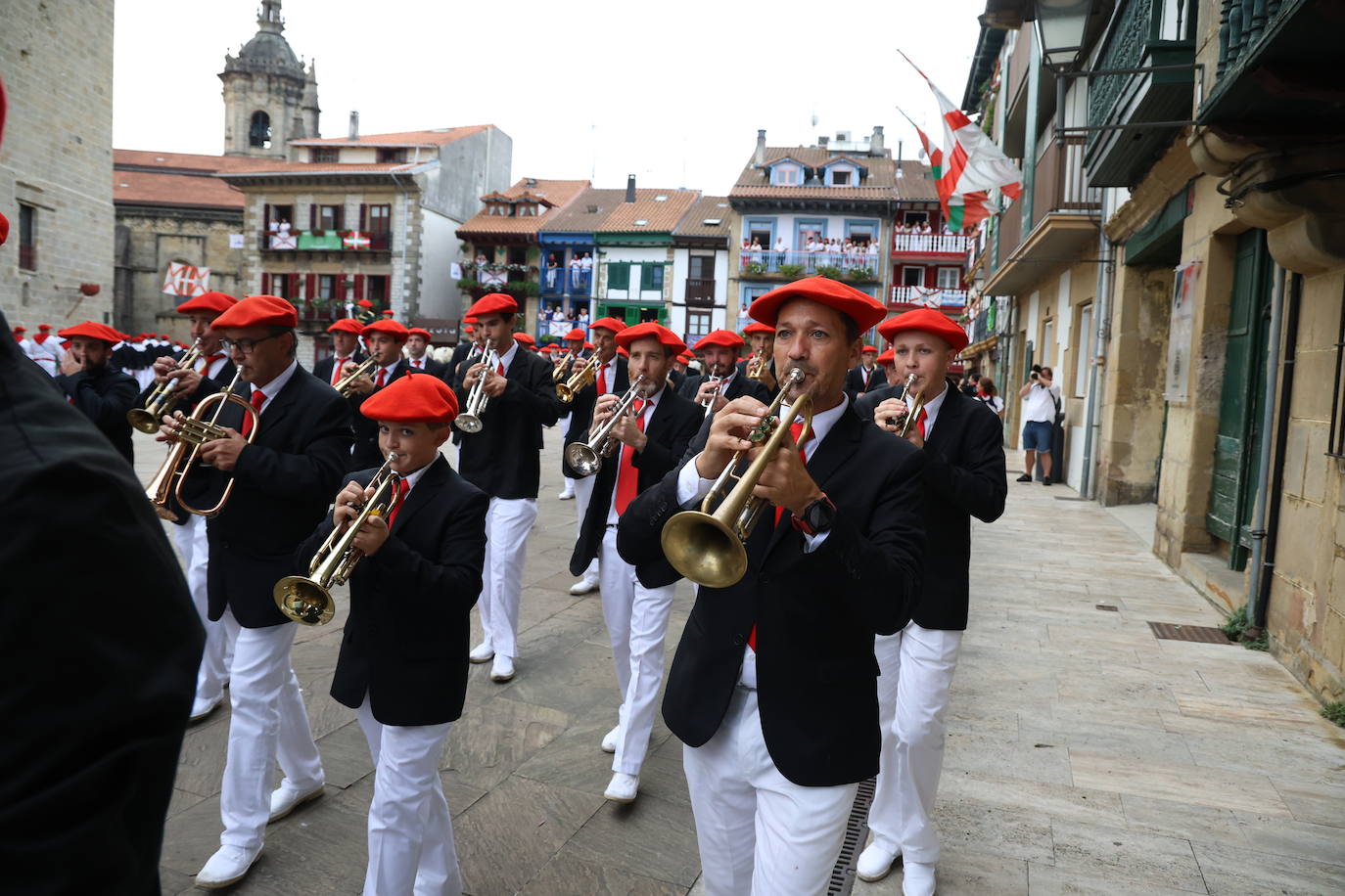 El Alarde de Hondarribia recorre las calles