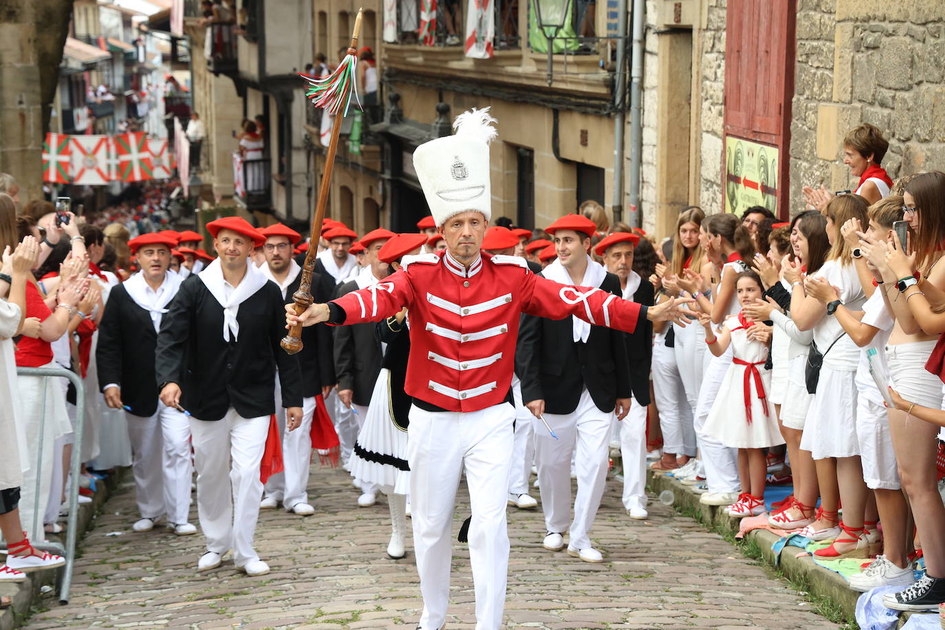 El Alarde de Hondarribia recorre las calles