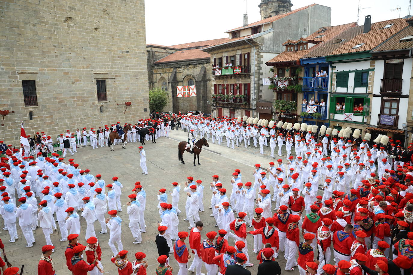 El Alarde de Hondarribia recorre las calles