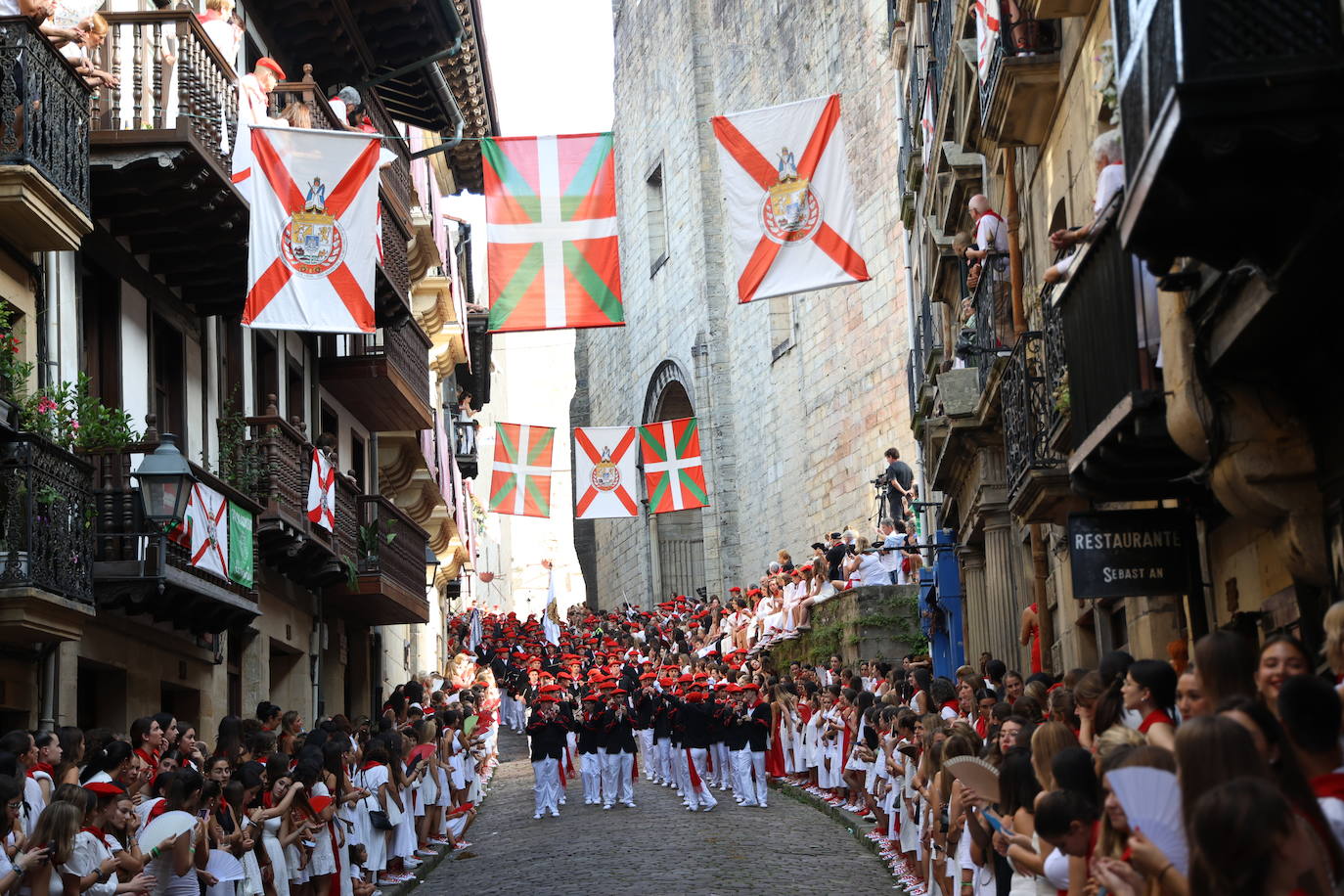 El Alarde de Hondarribia recorre las calles