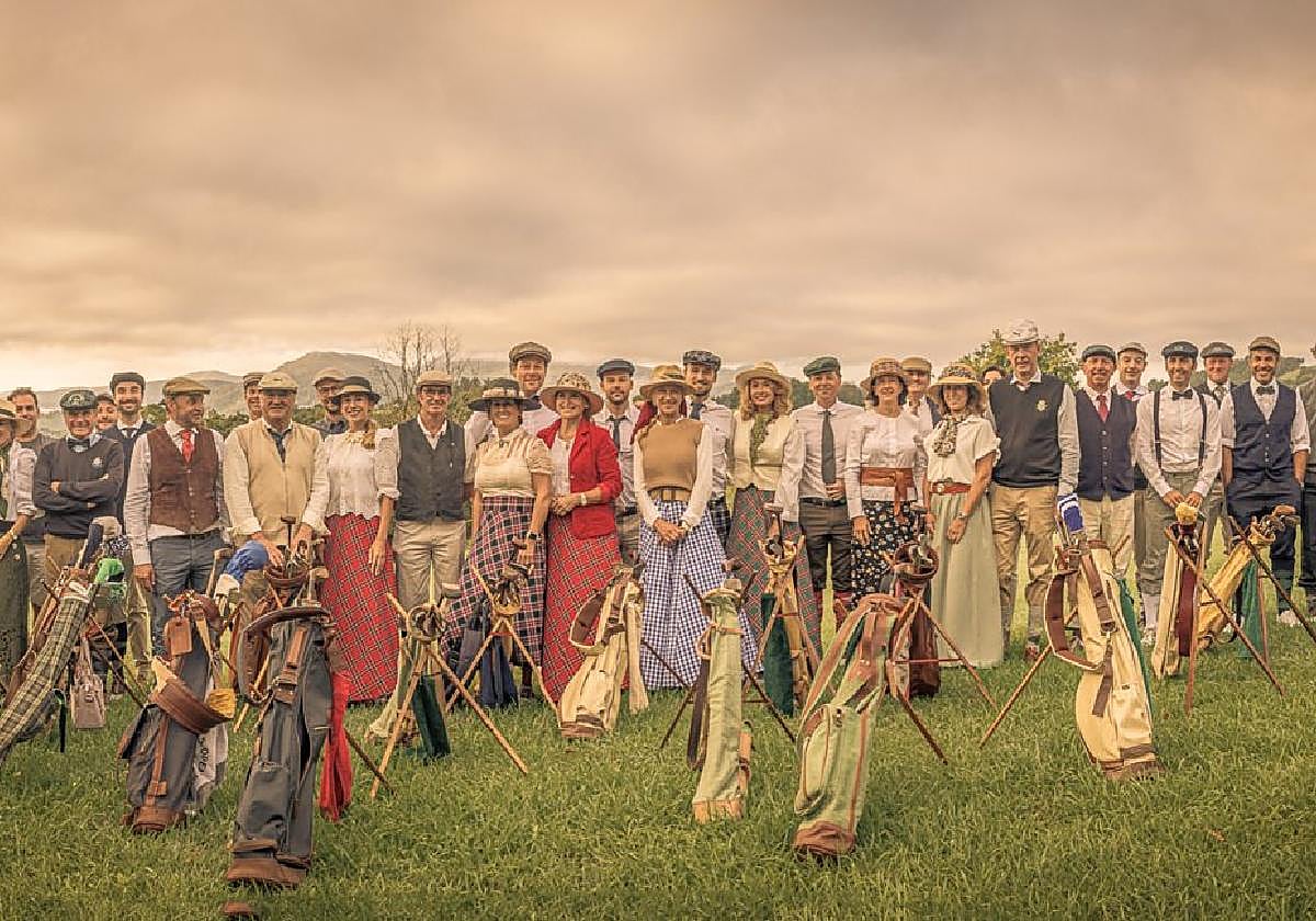 Todos los participantes posan antes del inicio del torneo en el club Basozabal.