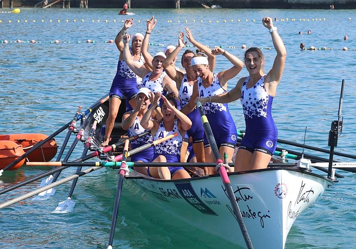 Exhibición de Arraun Lagunak en la Bandera de La Concha