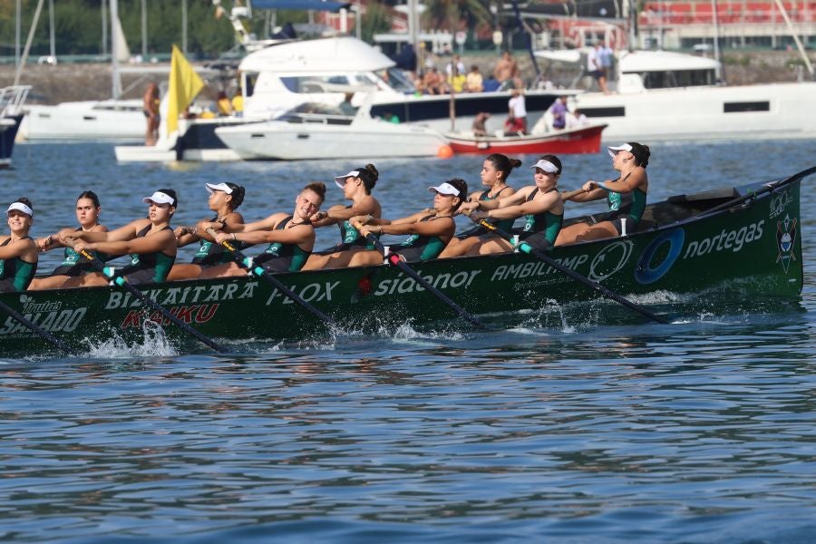 Exhibición de Arraun Lagunak en la Bandera de La Concha
